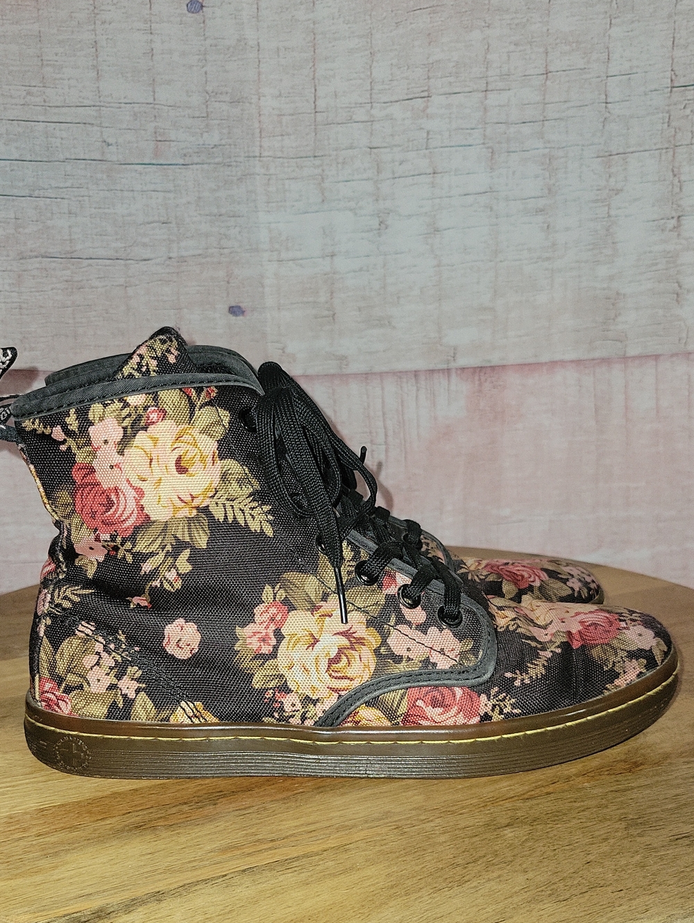 Dr. Martens Floral Shooties